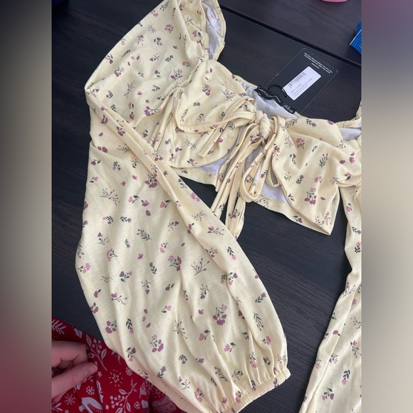 Pretty little thing Yellow mini skirt and top - Picture 13 of 16